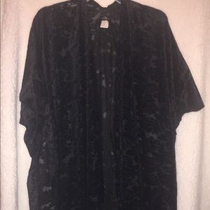 🍁3/$25 Velvet fringed kimono
